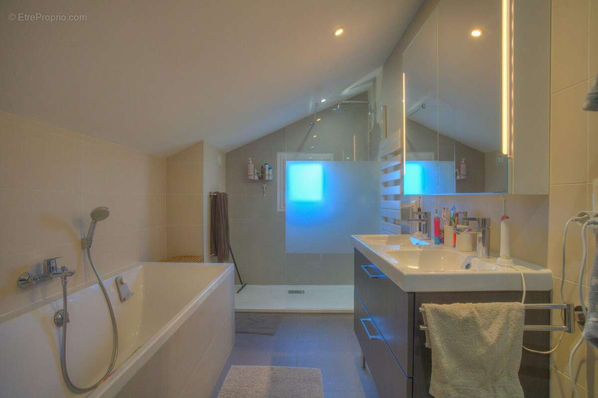 Appartement à PREVESSIN-MOENS