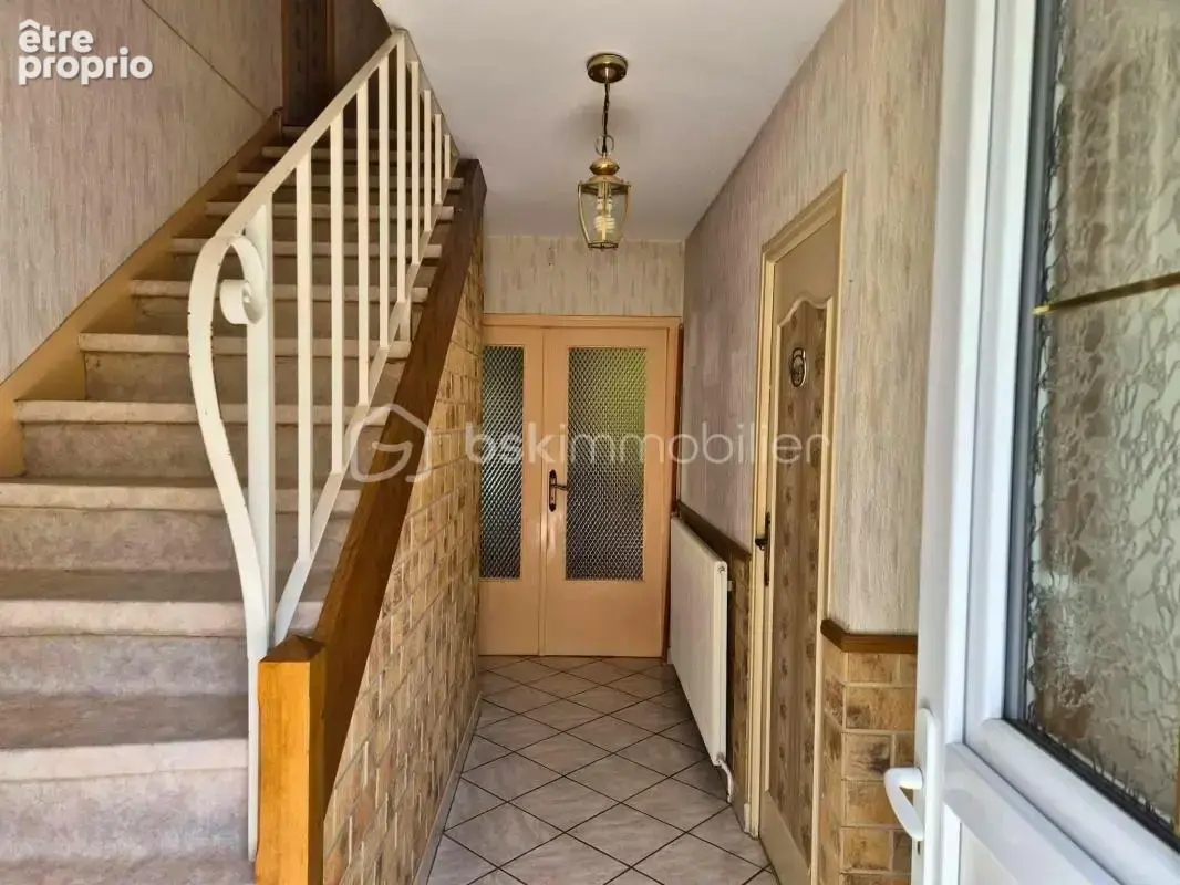 Maison 93m² centre-ville avec terrain 448m², veranda+balcon,sous-sol complet et Gare - photo 9