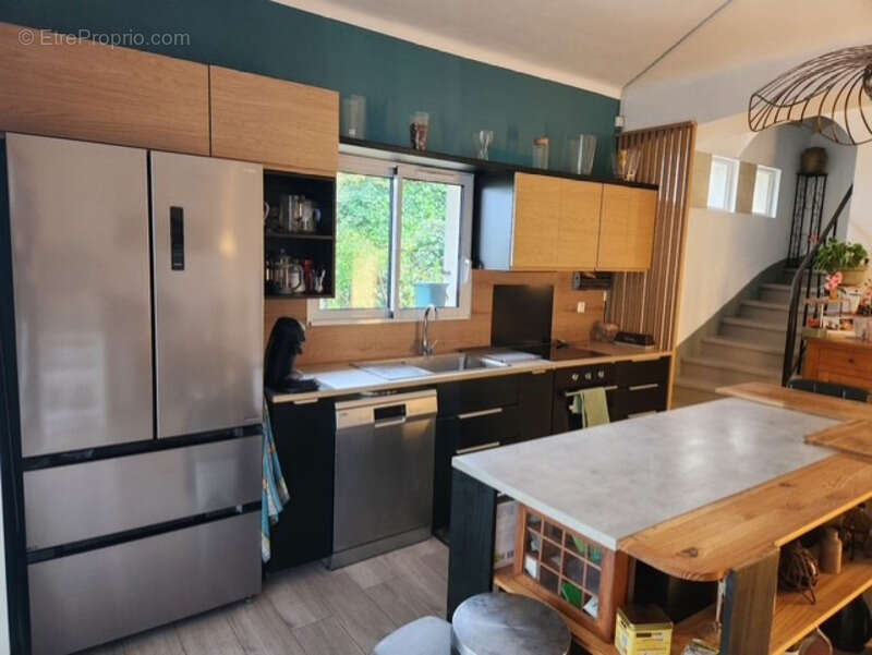 Villa rénovée vue mer à vendre LES ISSAMBRES (83) - photo 4