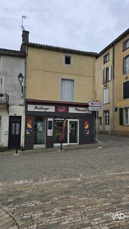 Photo 1 - Commerce à COUHE