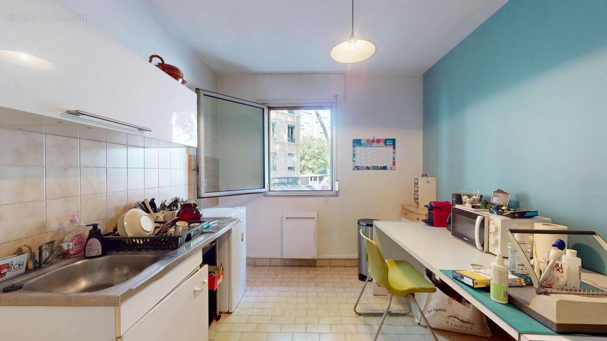  Lyon 3ᵉ – Limite Lyon 6ᵉ  Spacieux T3 de 72 m² avec parking, cave, ascenseur et jardin commun - photo 6