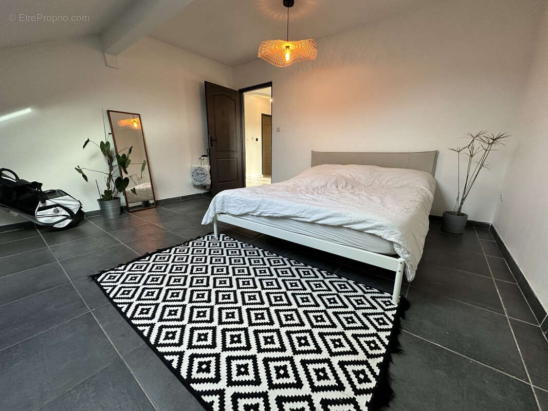 Maison avec 3 appartements 12 pièces de 350 m2 - photo 7