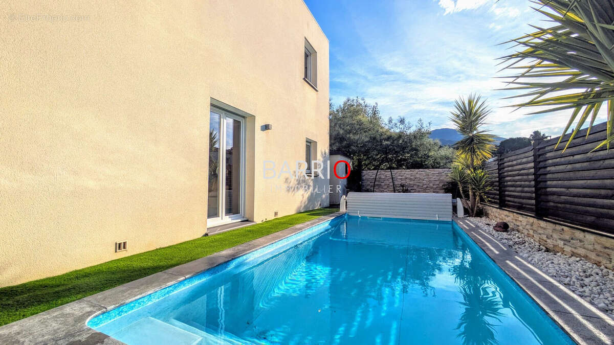 Maison à VILLELONGUE-DELS-MONTS