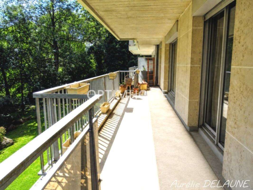 Appartement 92m2 - T4 - 2 chambres - Balcon - Cave - Box - Proche centre-ville et gare RER D - photo 10