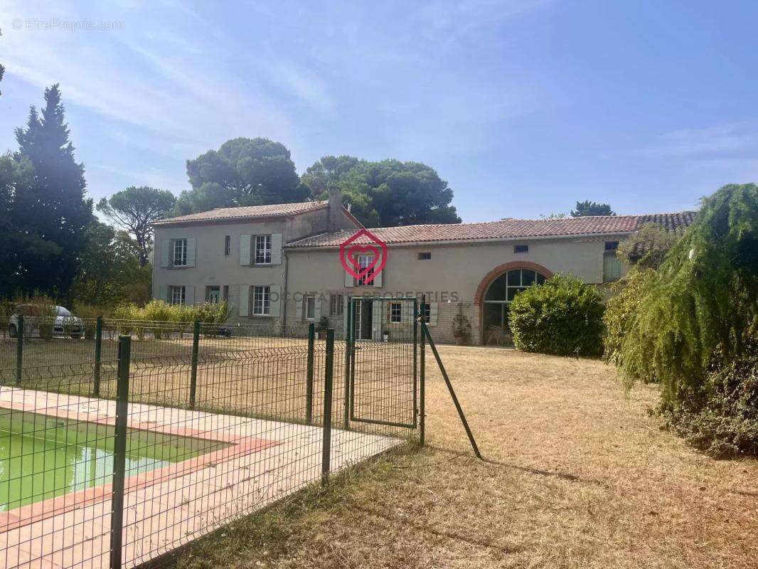 Corps de Ferme avec piscine, dépendances et vue - photo 17