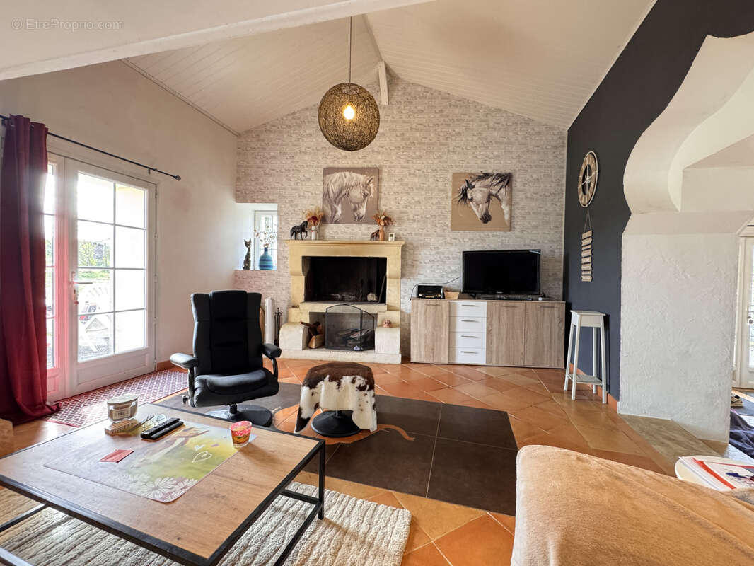 Maison à BAIGNES-SAINTE-RADEGONDE