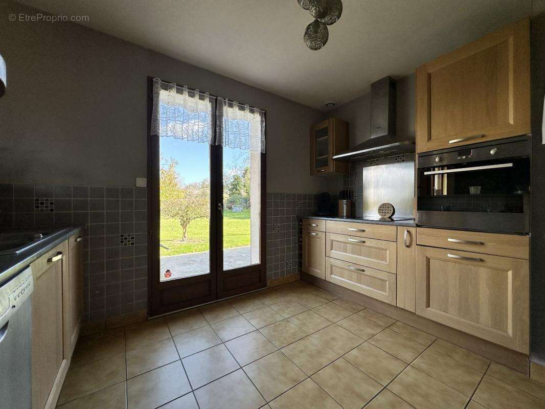 Maison à TREMBLAY-LES-VILLAGES