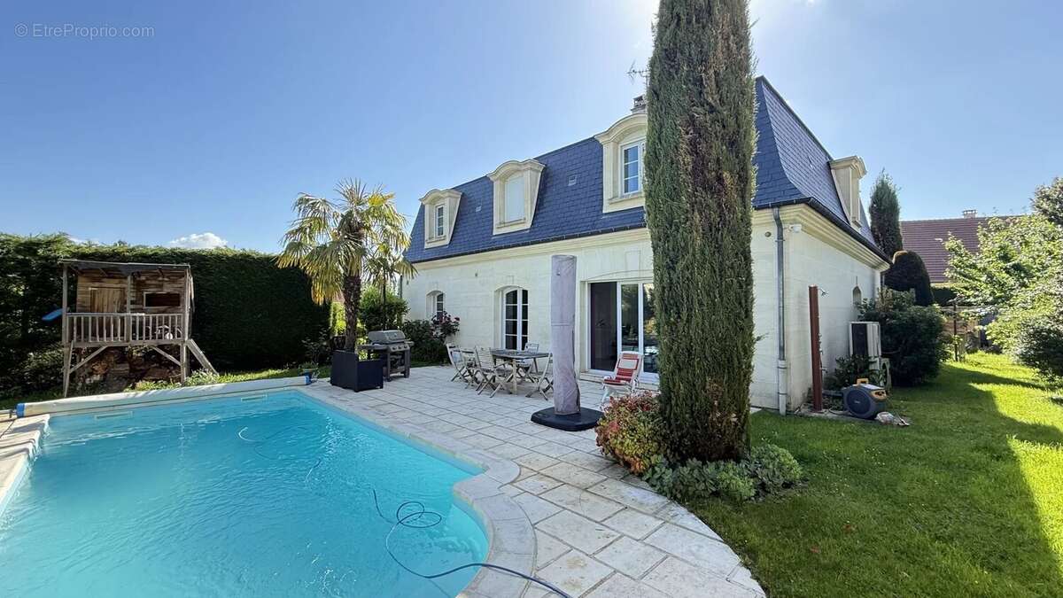 Maison à EZANVILLE