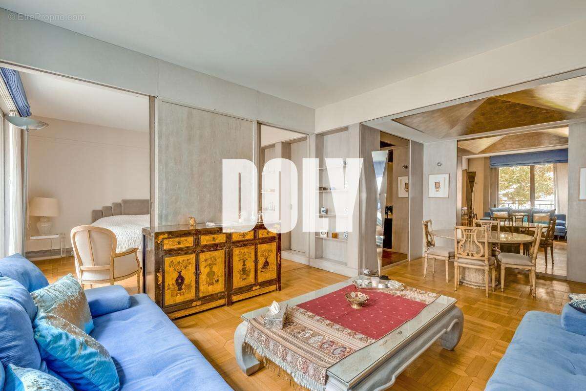 Appartement à PARIS-8E