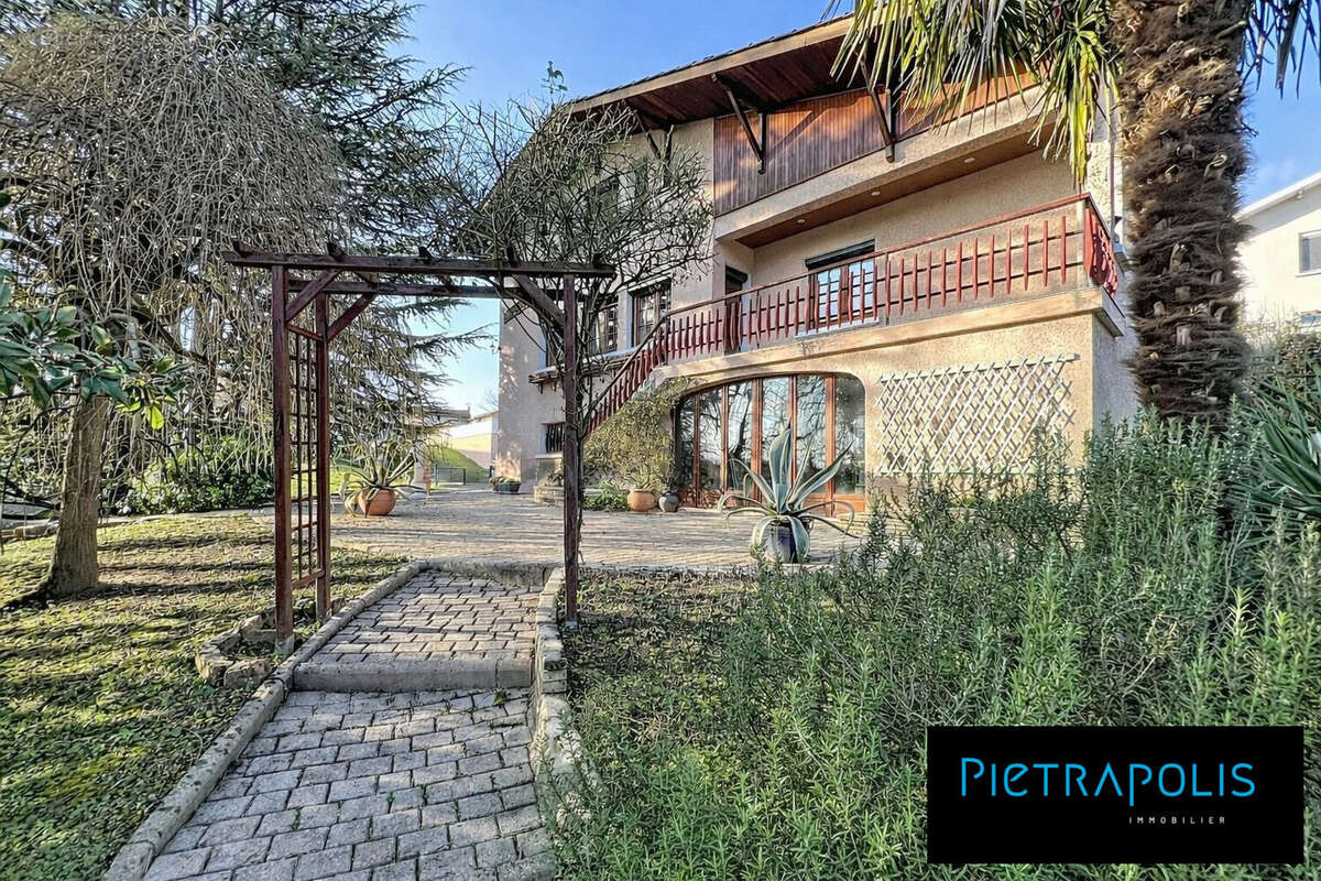 Maison à NEUVILLE-SUR-SAONE