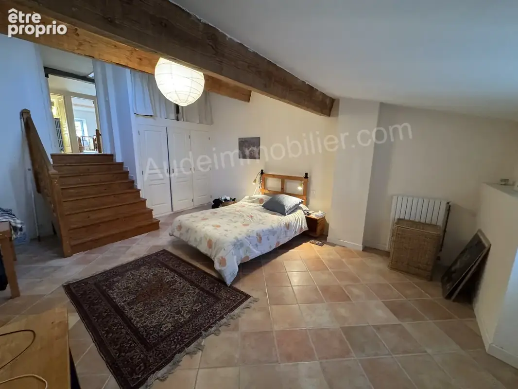 Grande maison de ville avec garage et dépendance - photo 8
