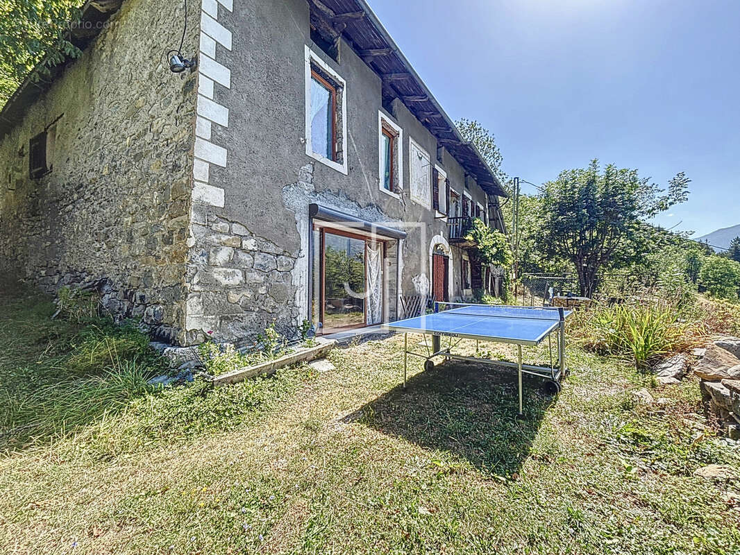 Maison à MEOLANS-REVEL