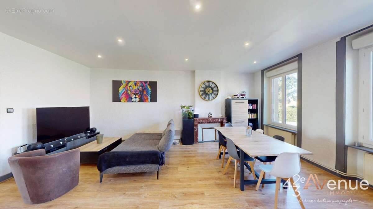 Appartement 91 m² à Saint-Genest-Lerpt  - photo 3