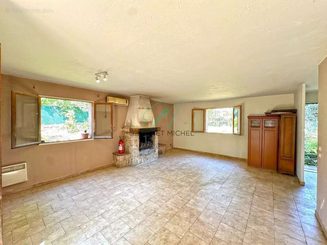 Maison à ROQUEFORT-LES-PINS