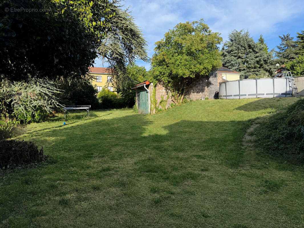 Maison familiale rénovée avec jardin - Le Chambon-Feugerolles - photo 5