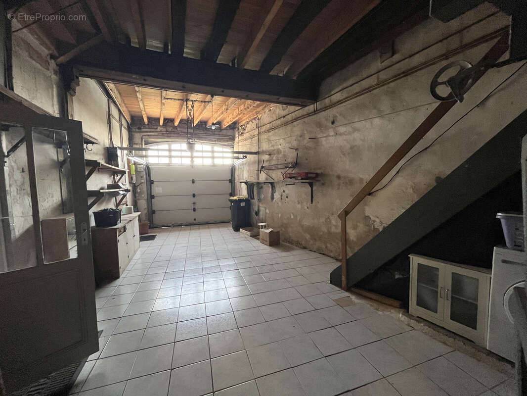 LA REOLE - Maison de ville avec logement indépendant, 2 garages - photo 12