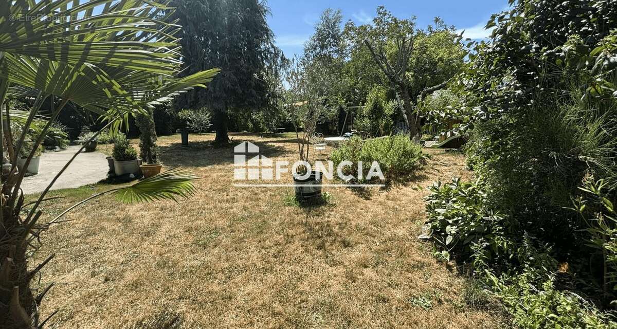 Maison de caractère en pierre avec jardin clos, studio indépendant et dépendances : un lieu de vie authentique aux multiples pos - photo 16