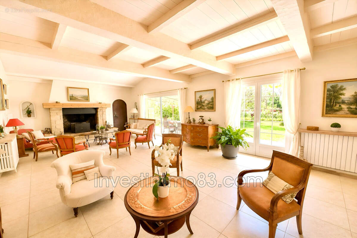 Maison 253 m² à Chateauneuf-Le-Rouge  - photo 2