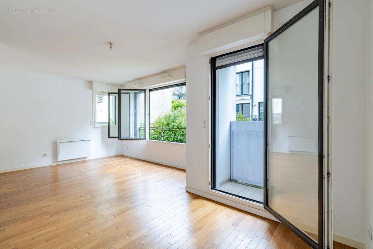 Appartement à COURBEVOIE