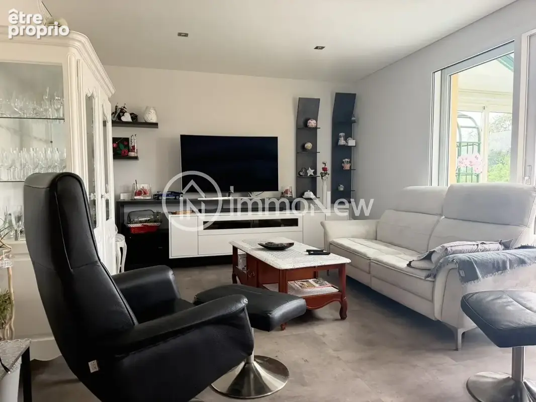 Beau pavillon vie plain pied 142 m2 sur terrain 1200 m2 au calme avec vue et a 500 m des commerces - photo 4
