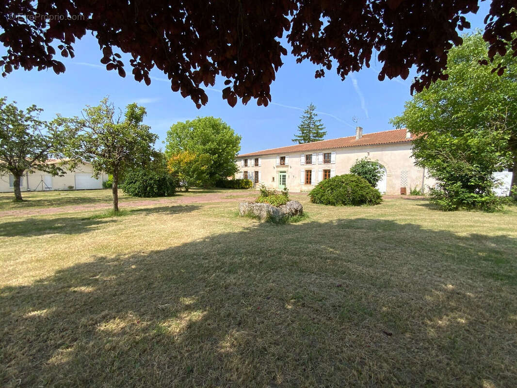Maison à JARNAC-CHAMPAGNE