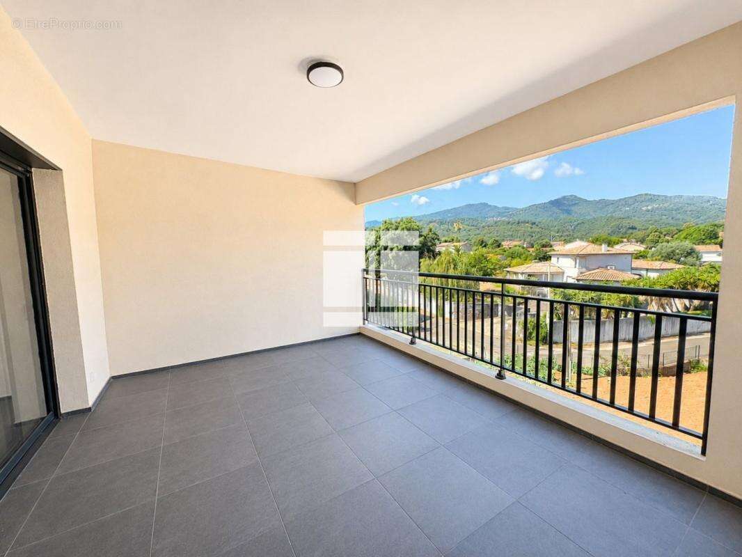 Appartement T3 récent avec terrasse et deux places de parking - photo 8