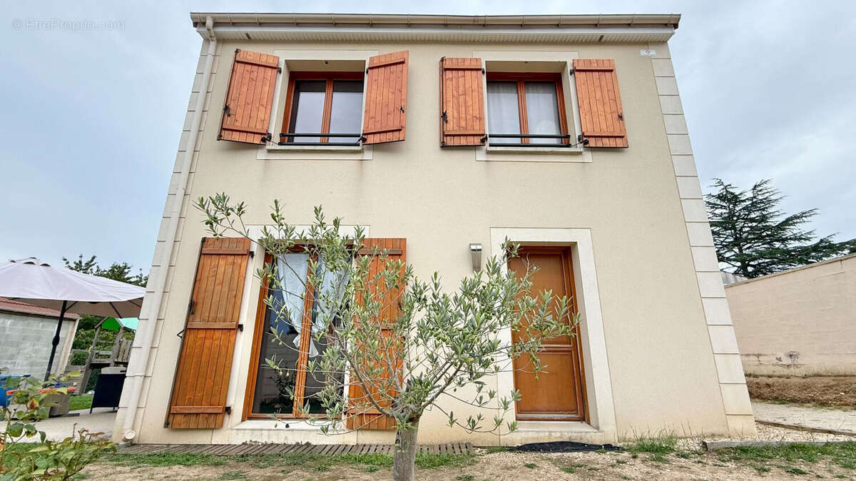 Maison à SAINTRY-SUR-SEINE