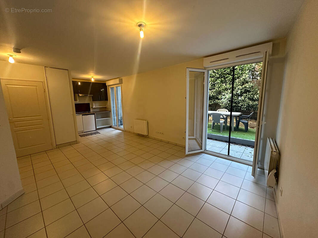 Appartement à GREZIEU-LA-VARENNE