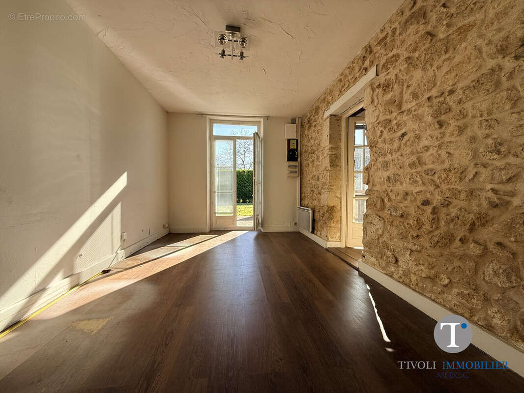 Maison à SAINT-GERMAIN-D'ESTEUIL