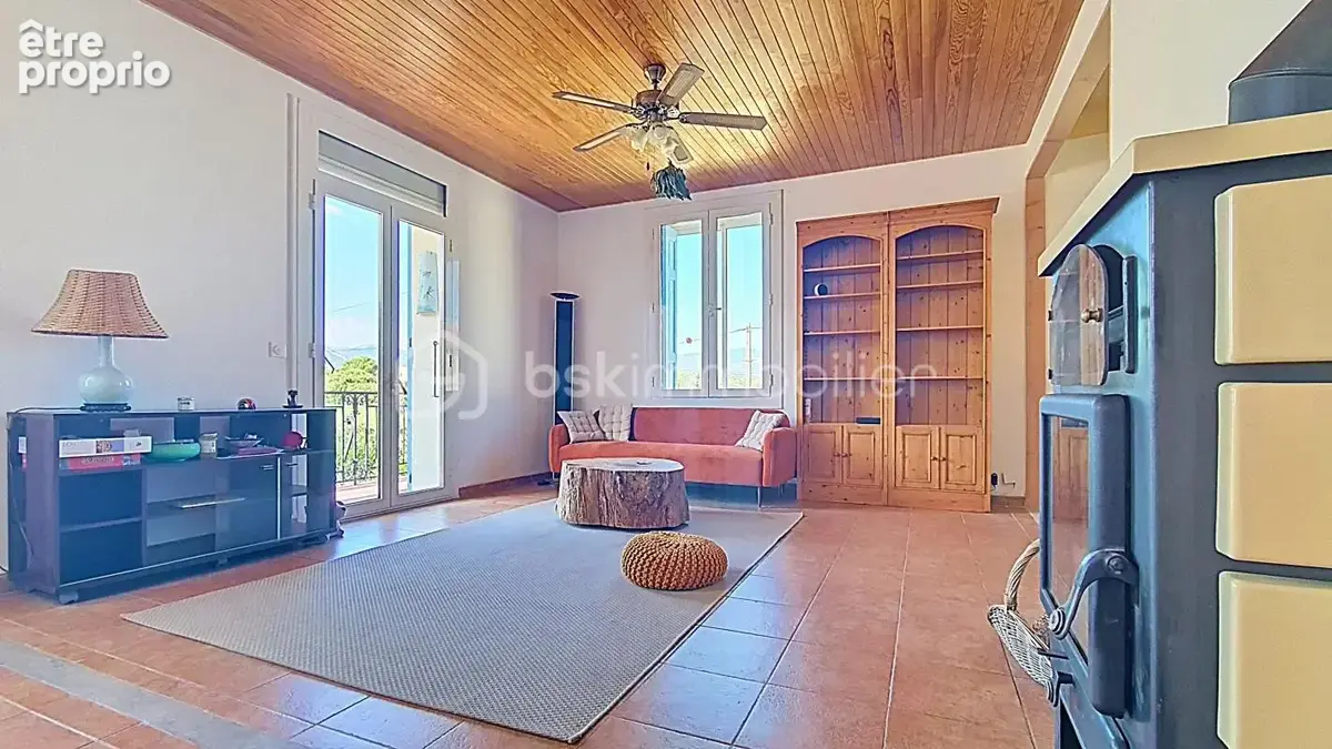 Maison 4 faces avec vue sur le Canigou – 1760 m² de terrain, piscine, garage, dépendance, panneaux solaires - photo 2