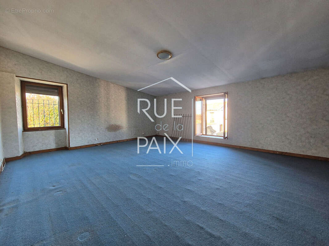 Maison à LES TROIS-MOUTIERS