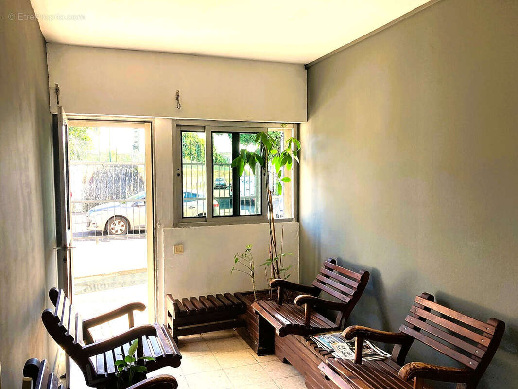 Photo 4 - Commerce à SAINT-DENIS