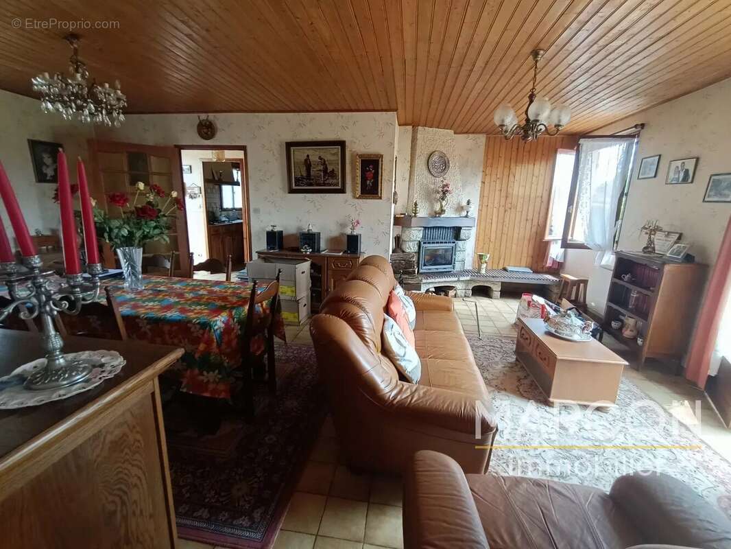 Maison à SAINT-SULPICE-LES-CHAMPS