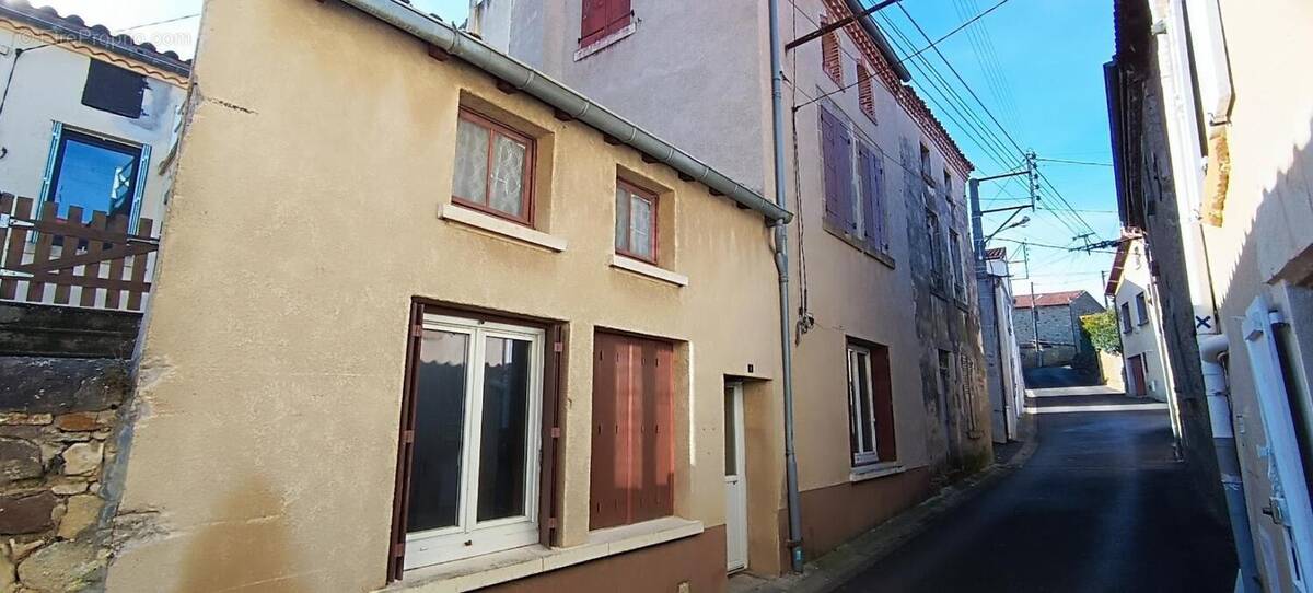 Maison à SAUVAGNAT-SAINTE-MARTHE
