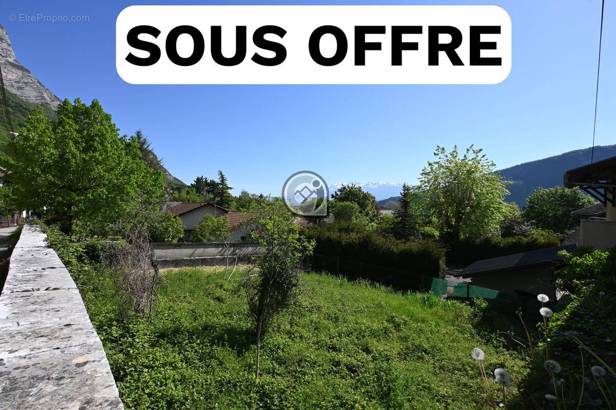 Terrain à SAINT-PAUL-DE-VARCES