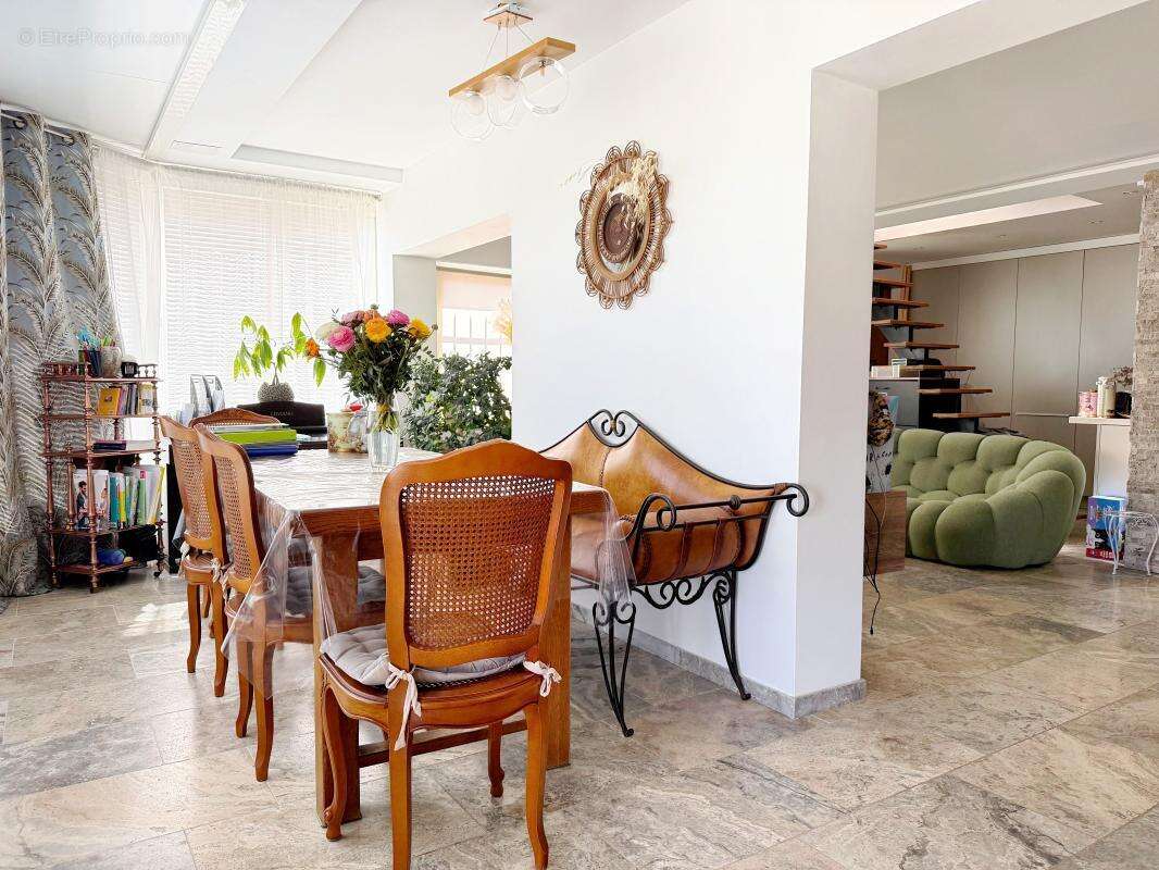 Appartement à VALLAURIS