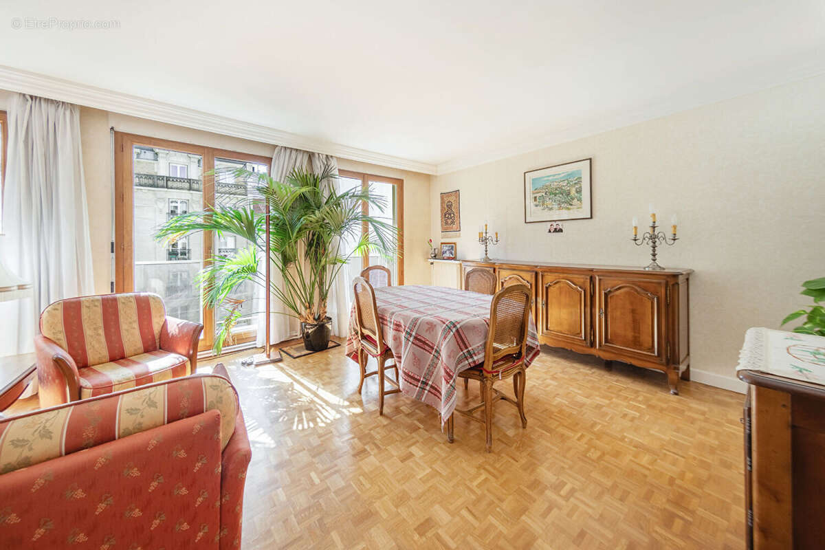 Appartement à PARIS-15E