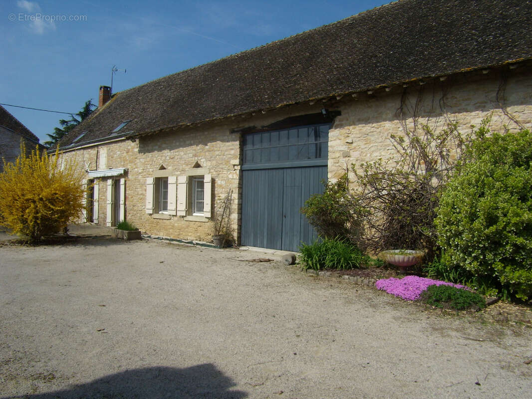 Maison à VARENNES-LE-GRAND