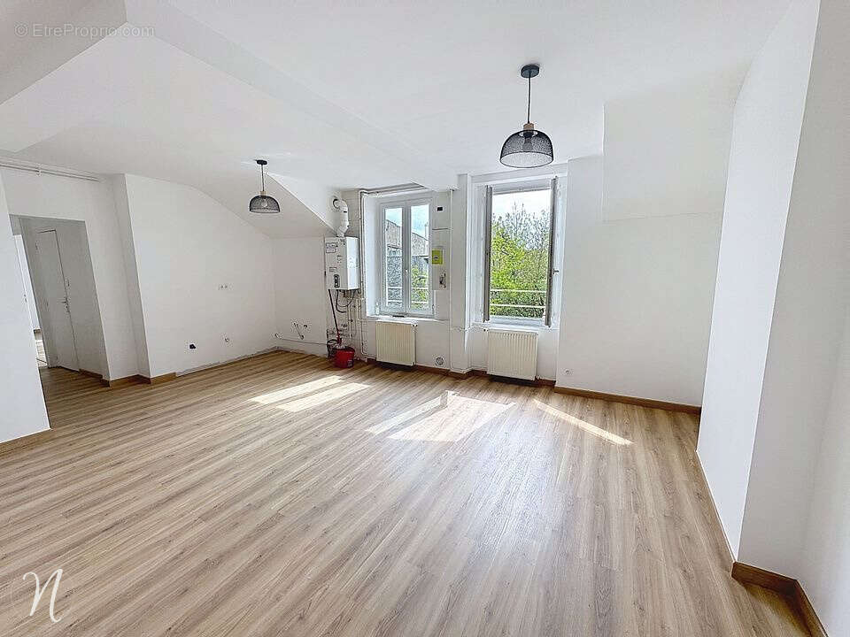 Appartement à UNIEUX