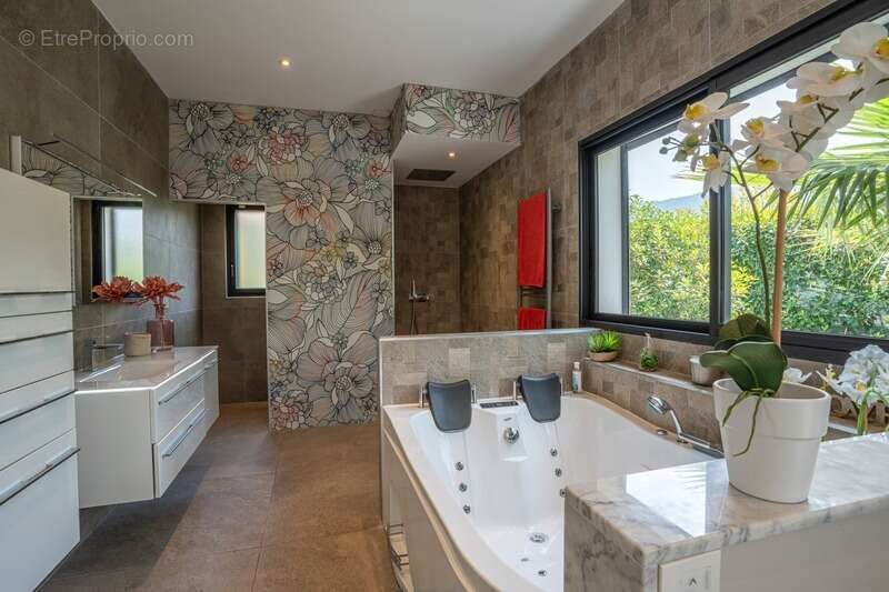 Maison à SOLLIES-TOUCAS