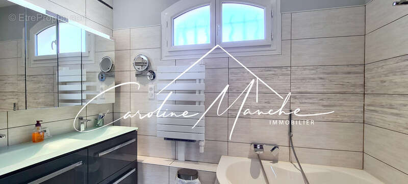 Maison à LA FARE-LES-OLIVIERS