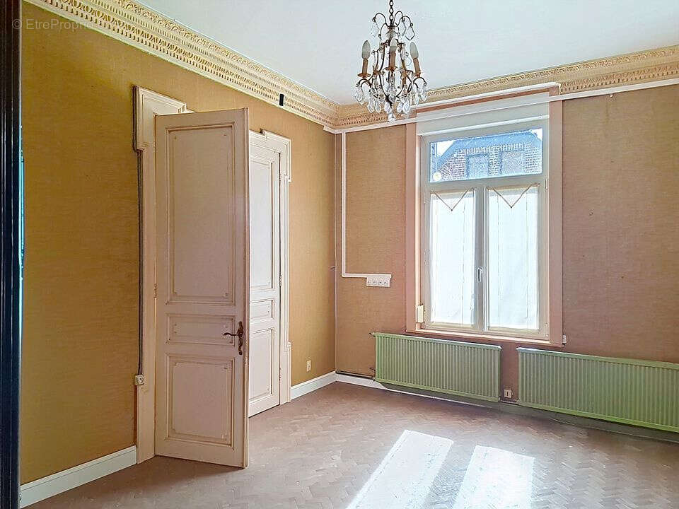 Maison à CRESPIN