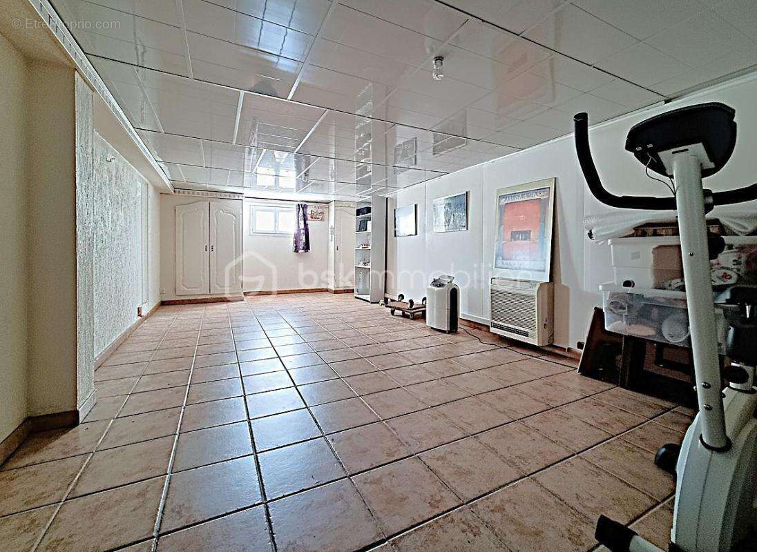 MAISON avec sous-sol total et piscine - photo 16