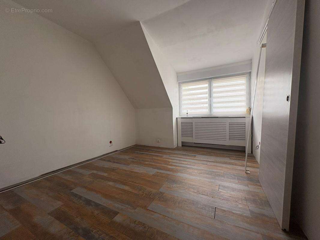 Maison semi-individuelle, très lumineuse ! 4 Chambres, Garage, Jardin  Lieu: Catillon-sur-Sambre - photo 6