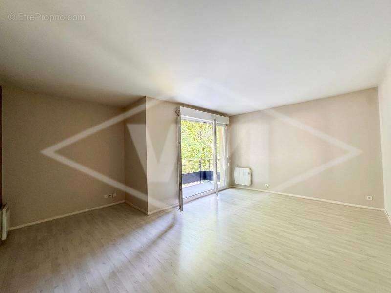 Appartement à COMBS-LA-VILLE