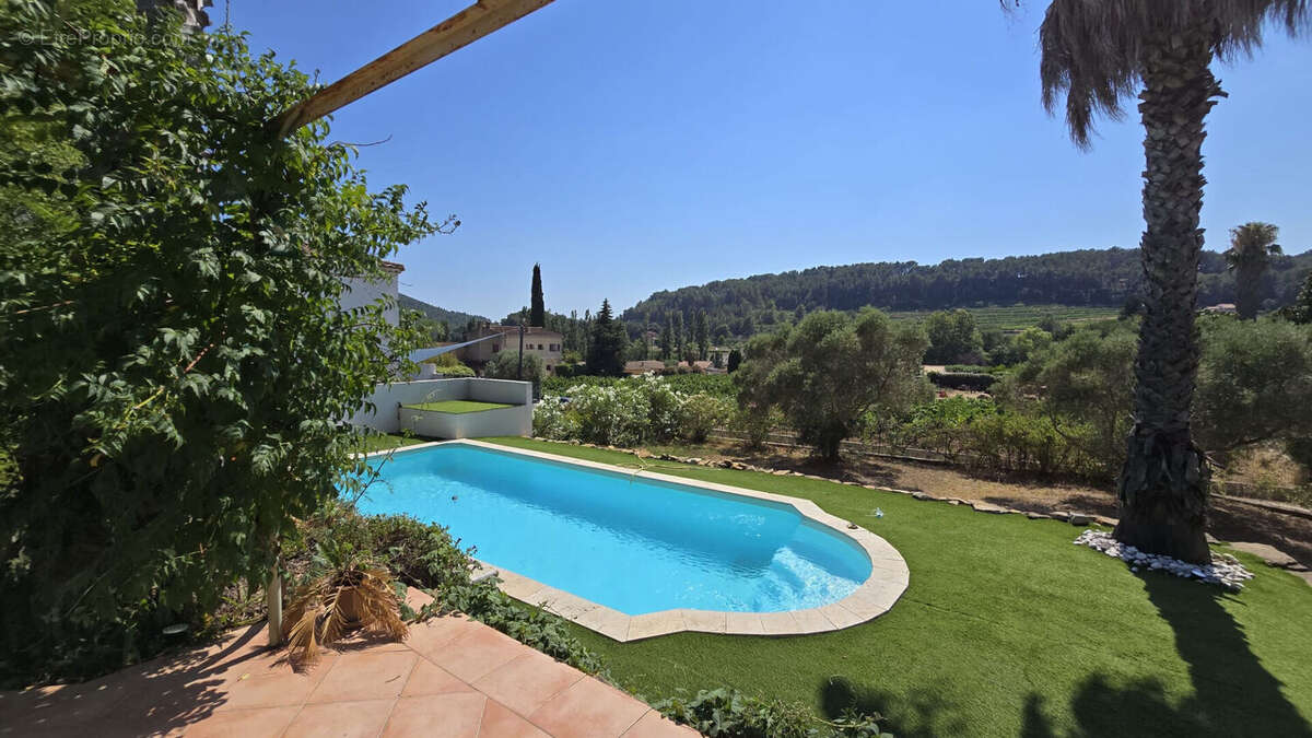 Maison à LE CASTELLET