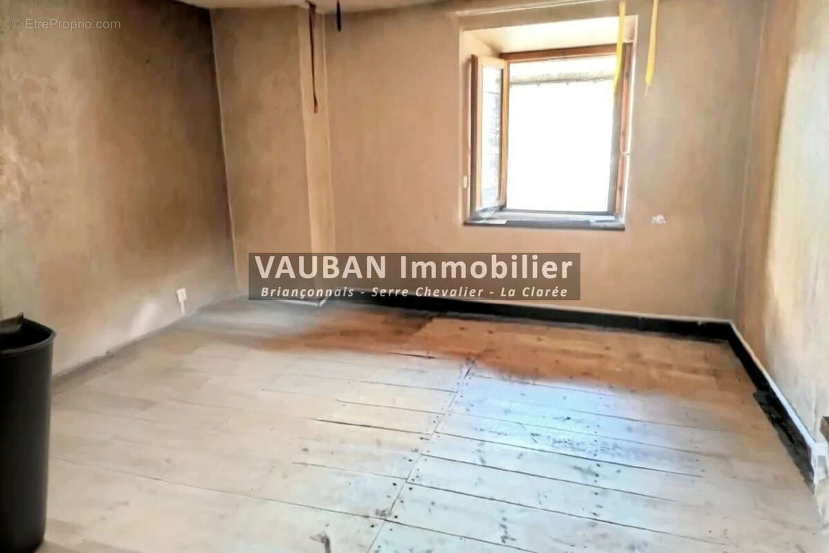 Appartement type 4 avec dépendances Centre village - photo 8