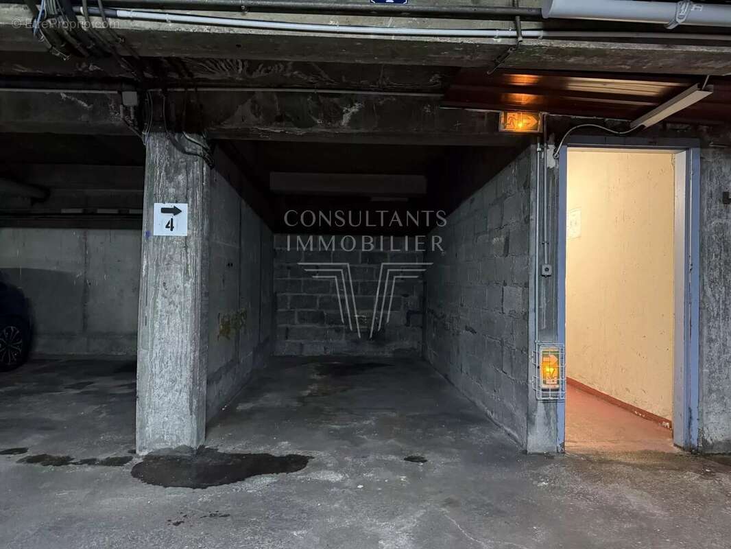 Parking à PARIS-15E