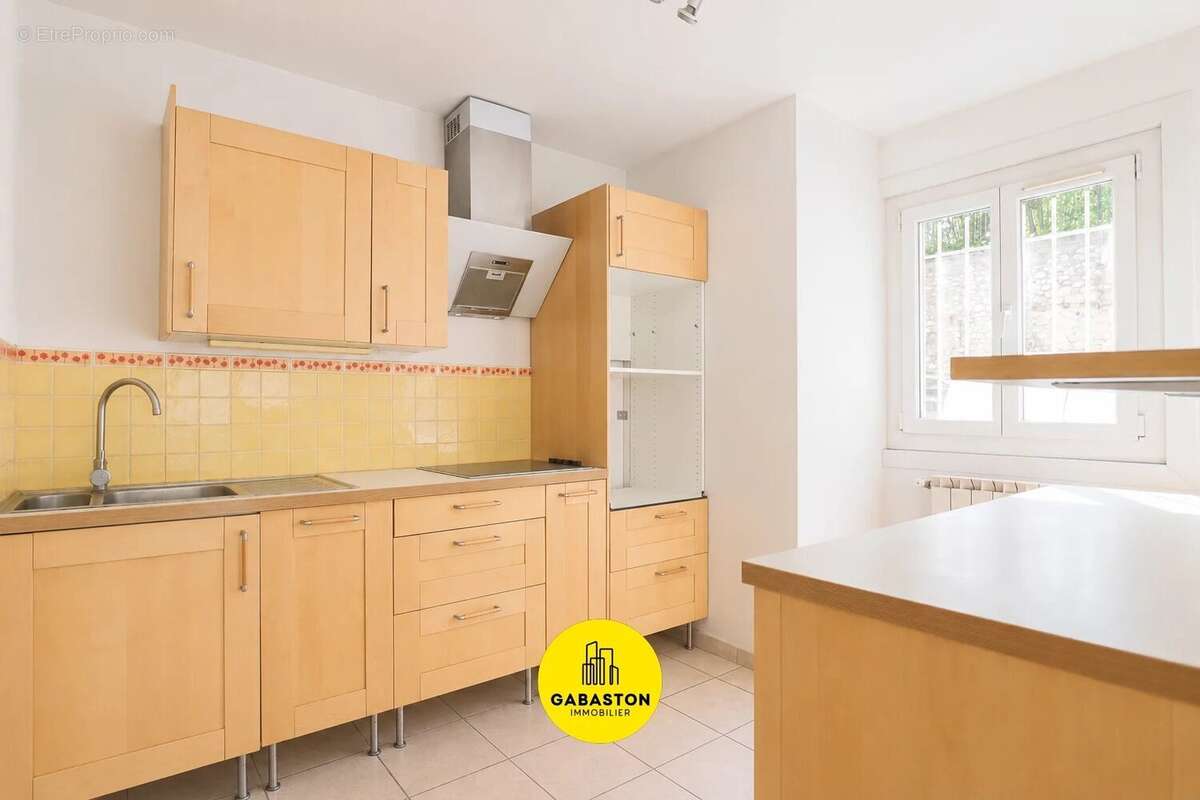 Appartement à MARSEILLE-4E