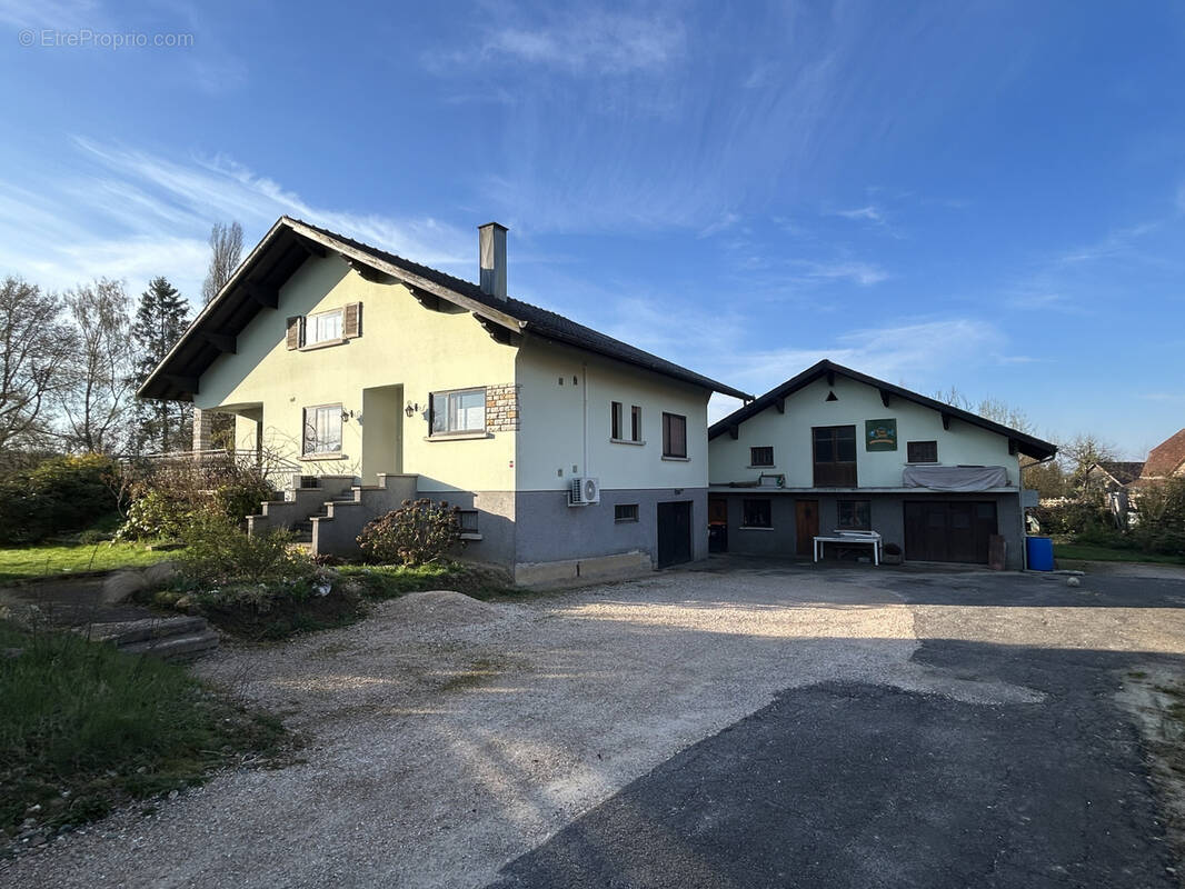 Maison à CHAVANNES-SUR-L'ETANG